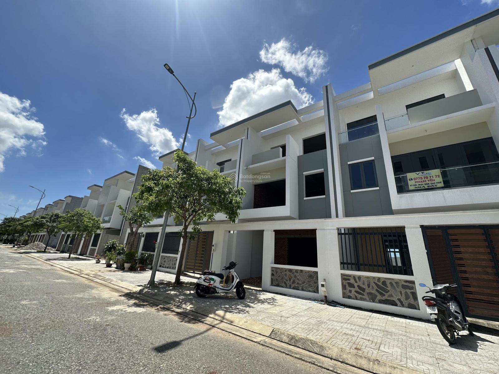 Bán nhà phố Bà Rịa City Gate - Đã có sổ 120m2, nhà đã hoàn thiện. Giá 4.2 tỷ, 0775 707 *** Phạm Yến