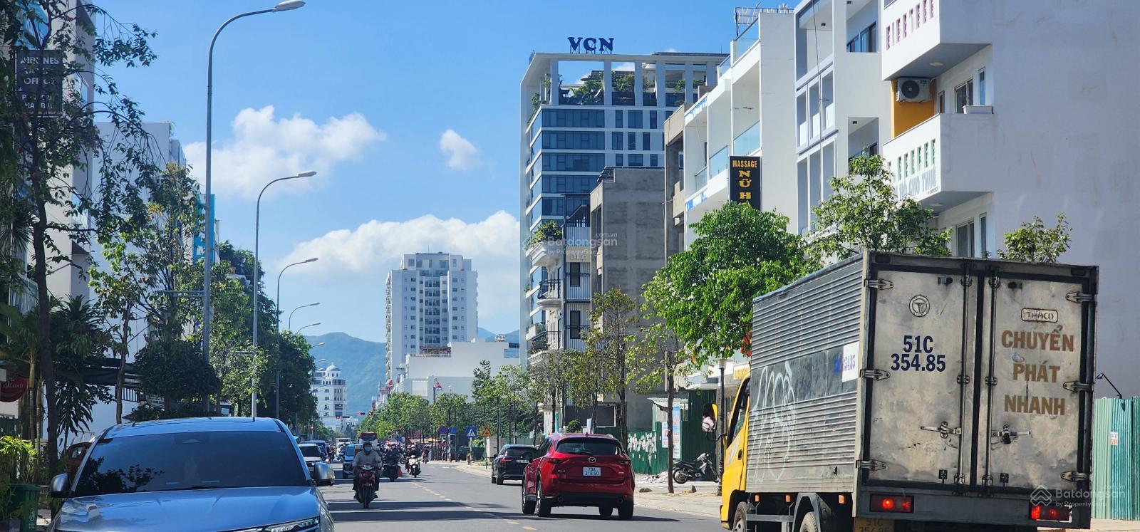 Cho thuê tòa nhà Đường Thích Quảng Đức, diện tích sử dụng 1600m2 mặt tiền 15m Cho thuê tòa nhà Đường Thích Quảng Đức, diện tích sử dụng 1600m2 mặt tiền 15m