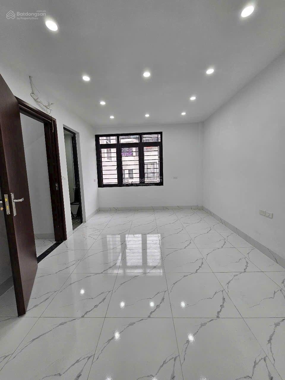 Nhà đẹp 3.95 tỷ Hữu Hòa.cuối Kim Giang.sau chung cư ĐạiThanh 35m 5 tầng