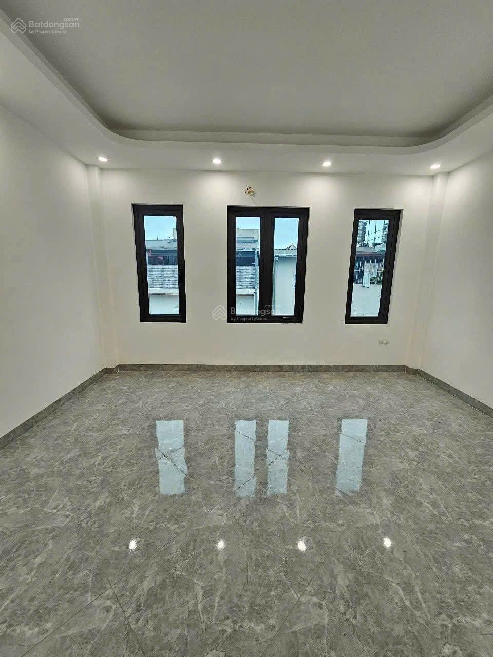 Nhà đẹp 3.95 tỷ Hữu Hòa.cuối Kim Giang.sau chung cư ĐạiThanh 35m 5 tầng