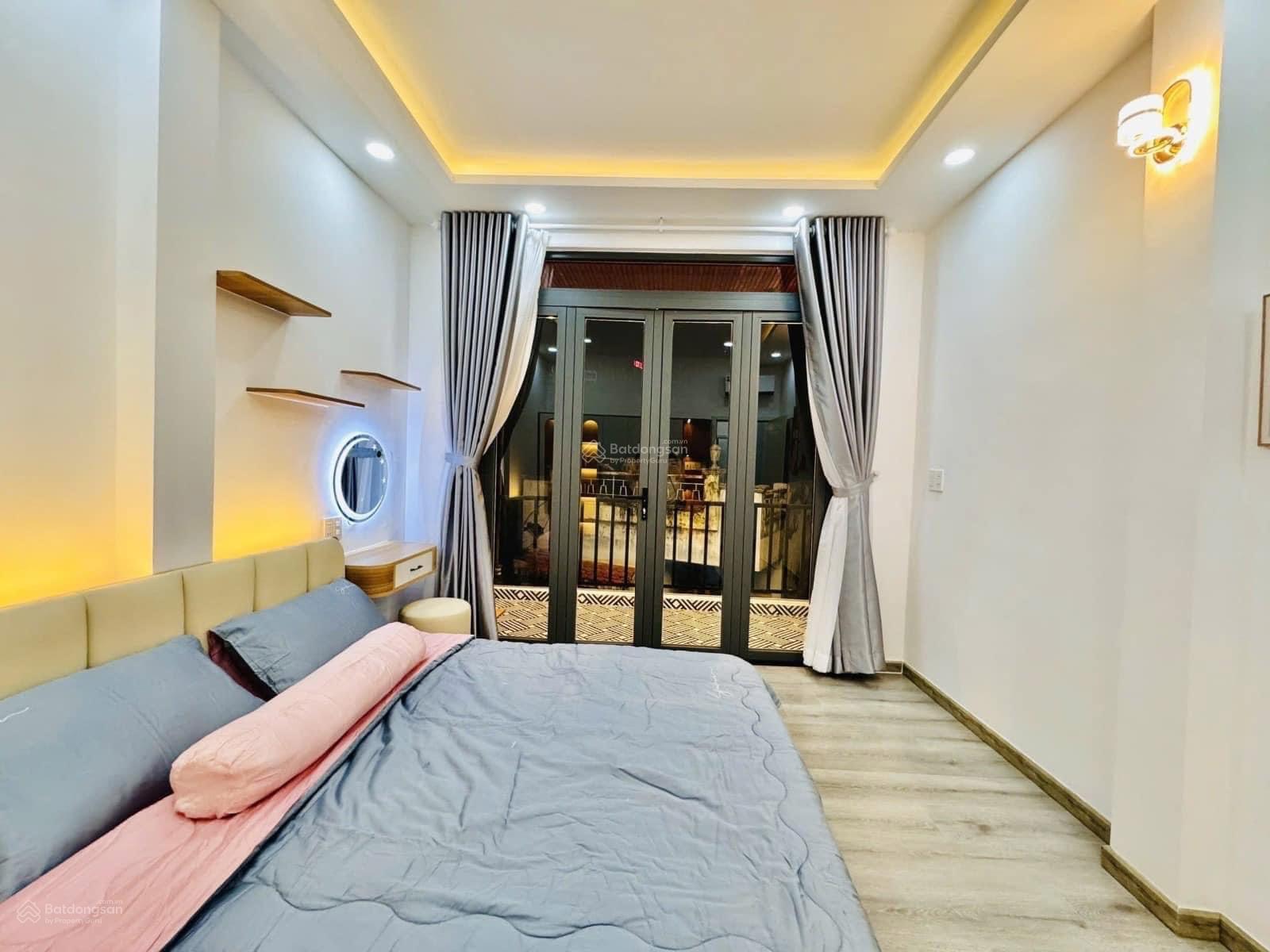 Chú Nam kẹt tiền cần bán gấp căn HXH Nhiêu Tứ, Phú Nhuận giá 3tỷ150/ 48,8m2. Ngang 4,1m. Sổ cầm tay