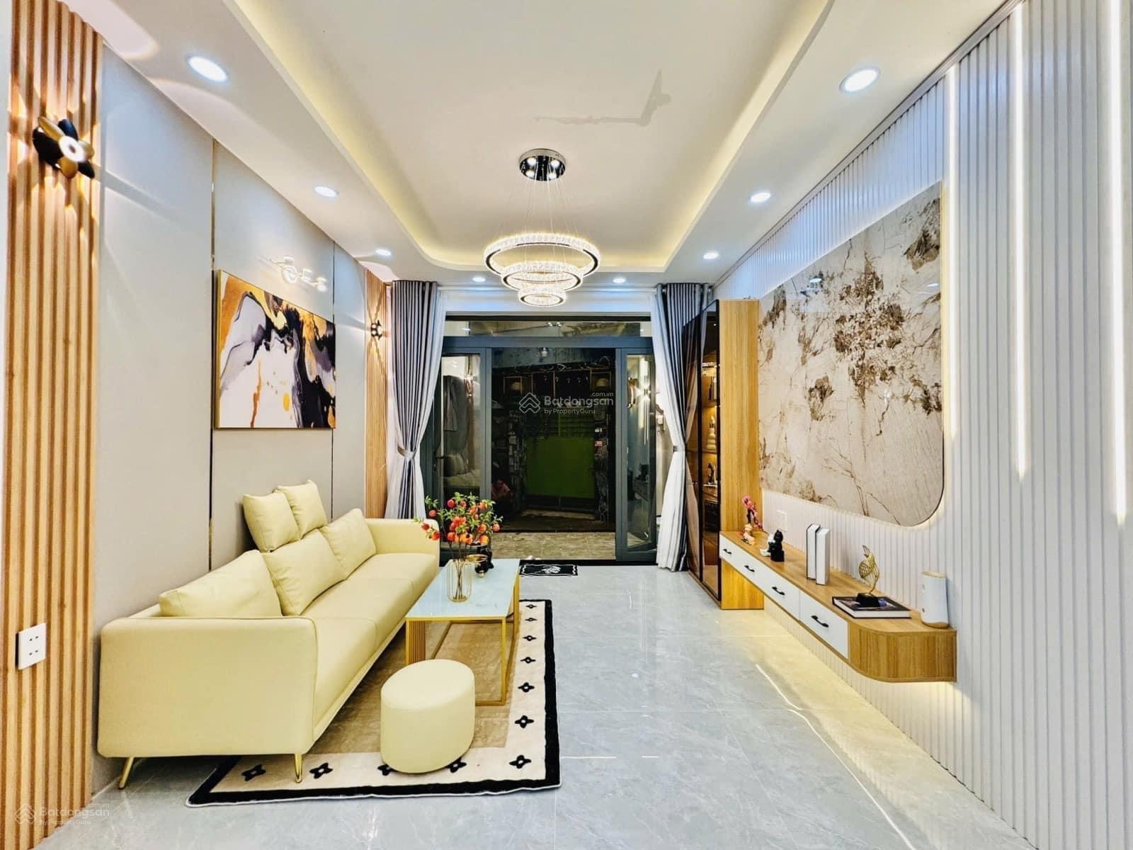 Chú Nam kẹt tiền cần bán gấp căn HXH Nhiêu Tứ, Phú Nhuận giá 3tỷ150/ 48,8m2. Ngang 4,1m. Sổ cầm tay