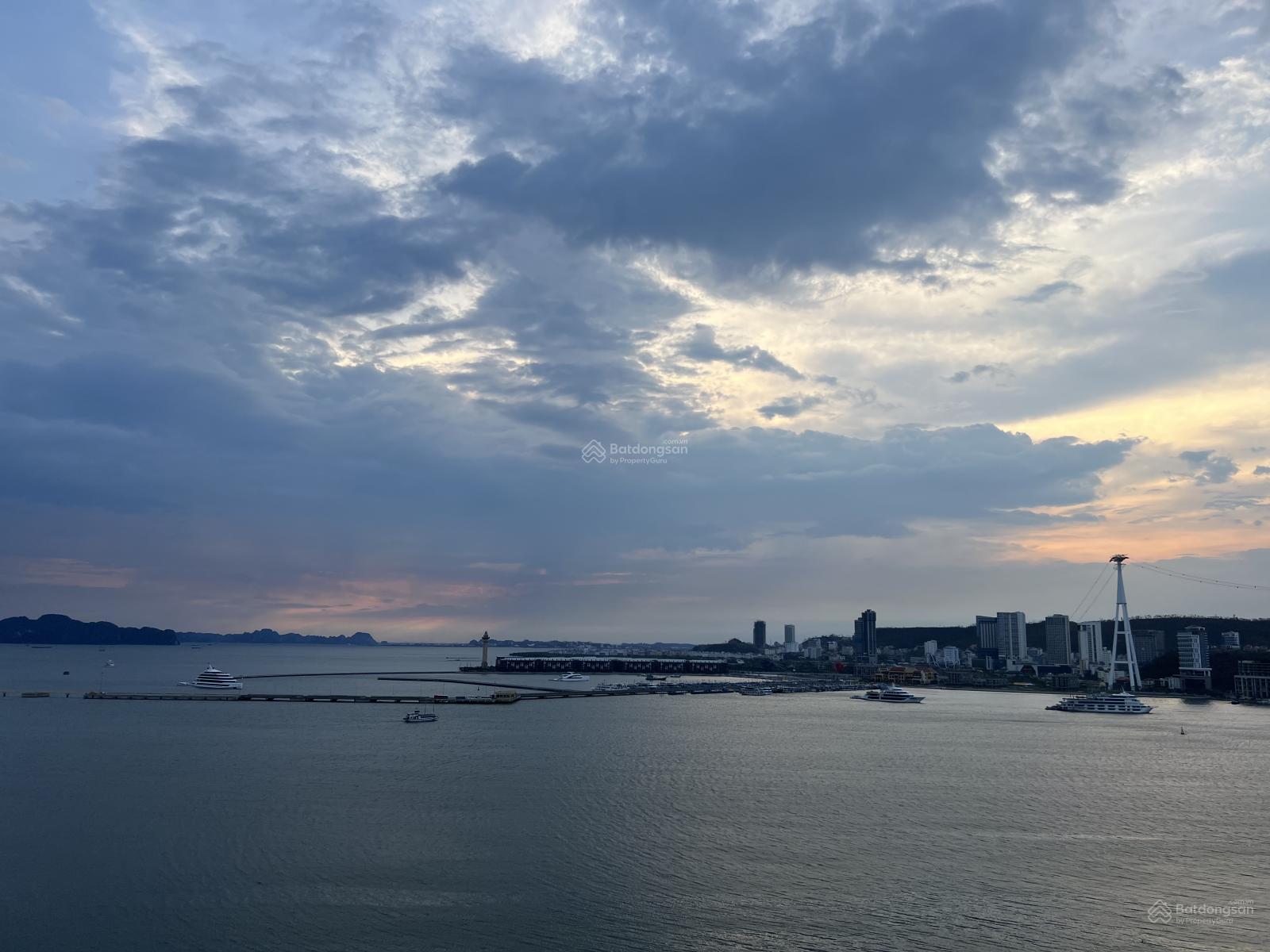 2N 2VS nhận nhà ở ngay, giá từ 4, xtỷ thôi ạ. Sẵn sổ sang tên LH xem nhà 0936 585 ***