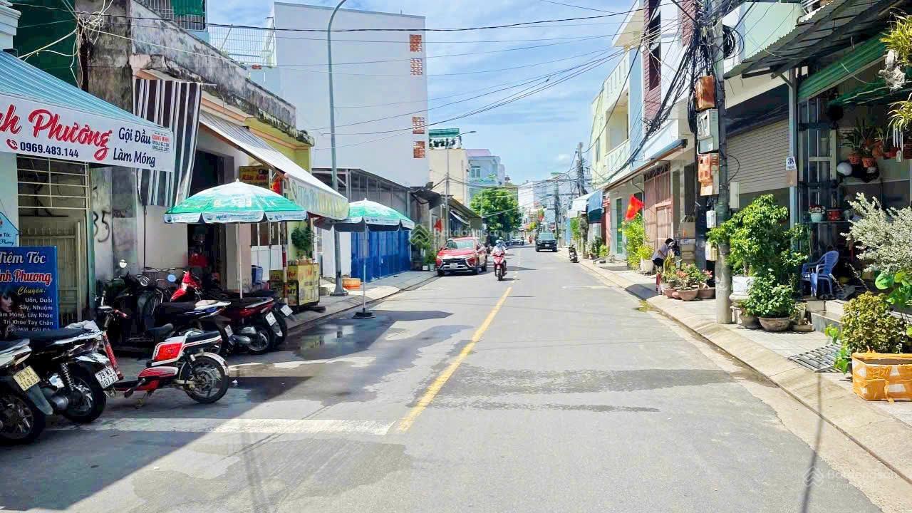 (Hẻm ô tô quay đầu, Phú Đức) - Cách Mai Xuân Thưởng: 80m (Hẻm ô tô quay đầu, Phú Đức) - Cách Mai Xuân Thưởng: 80m