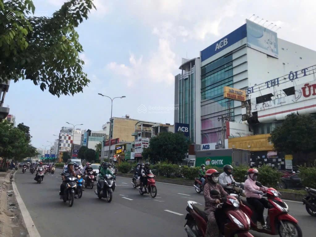 Tòa nhà VP ngay Cộng Hòa nhà ga T3, DT: 7.7x28m, hầm 7 tầng, giá 55 tỷ