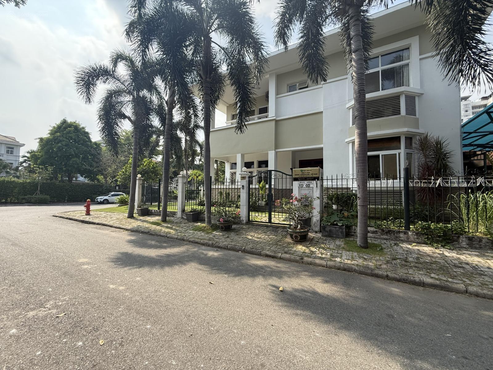 Bán biệt thự đơn lập Mỹ Phú 1 ,căn góc 2 mặt tiền,dt :22,75 *16m,giá : 130 tỷ,sổ hồng.0903 775 ***