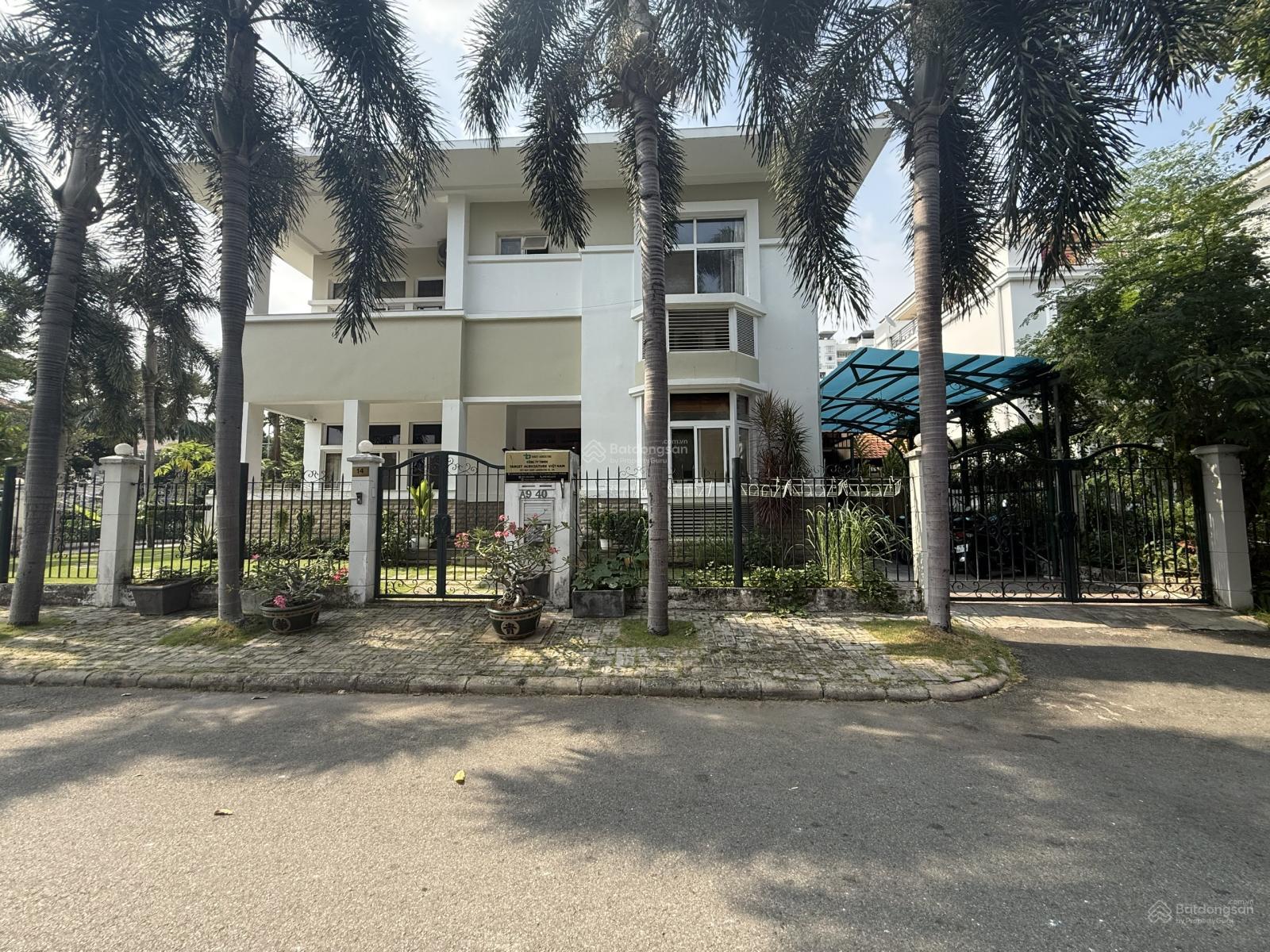 Bán biệt thự đơn lập Mỹ Phú 1 ,căn góc 2 mặt tiền,dt :22,75 *16m,giá : 130 tỷ,sổ hồng.0903 775 ***