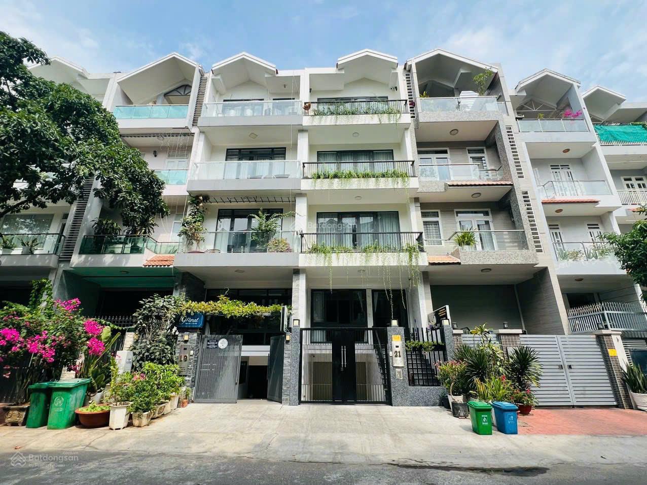 Ngộp bank bán gấp nhà phố mặt tiền Nguyễn Thị Thập, Đường D1 DT 5 x 20m (hầm trệt 3 lầu) Him Lam Q7