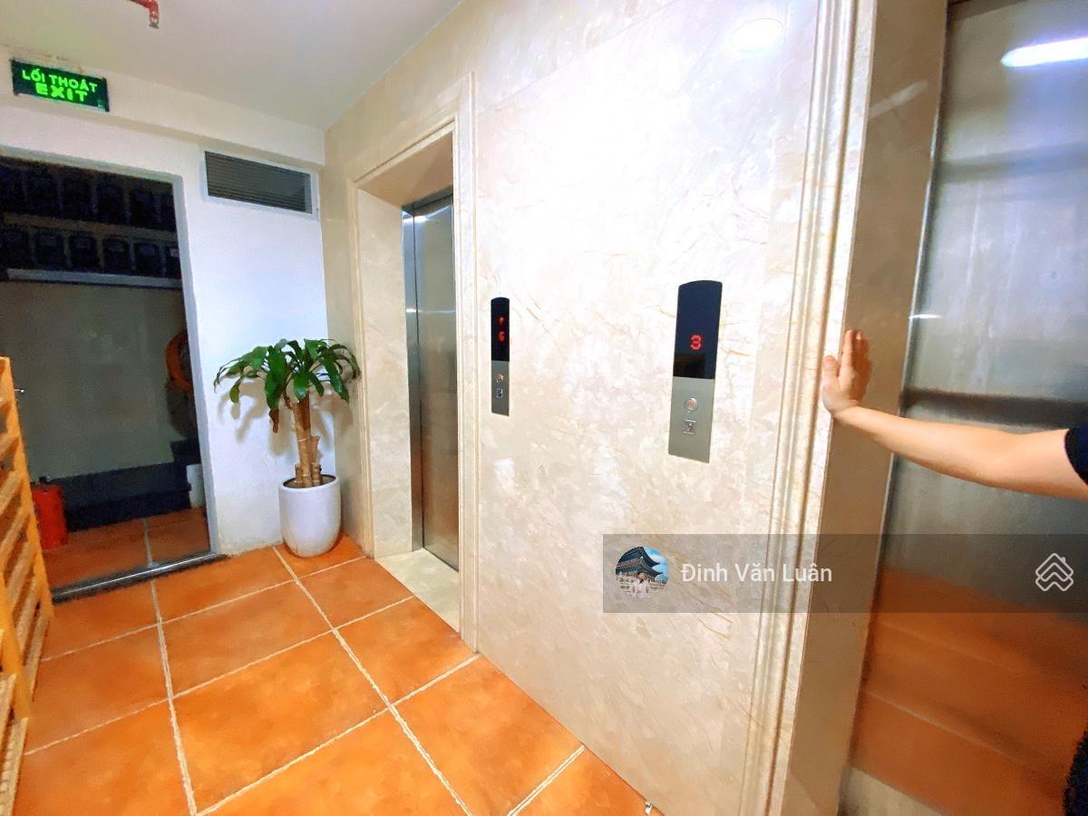 Tòa 10 tầng văn phòng, 170m2, đường 2 ô tô, DT 180 tr/tháng, HĐ lâu dài