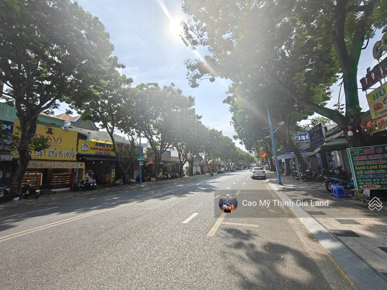 Bán nhà mặt tiền Hoàng Hoa Thám Bãi Sau, khu kinh doanh du lịch sầm uất, ngang gần 12m, giá 38 tỷ