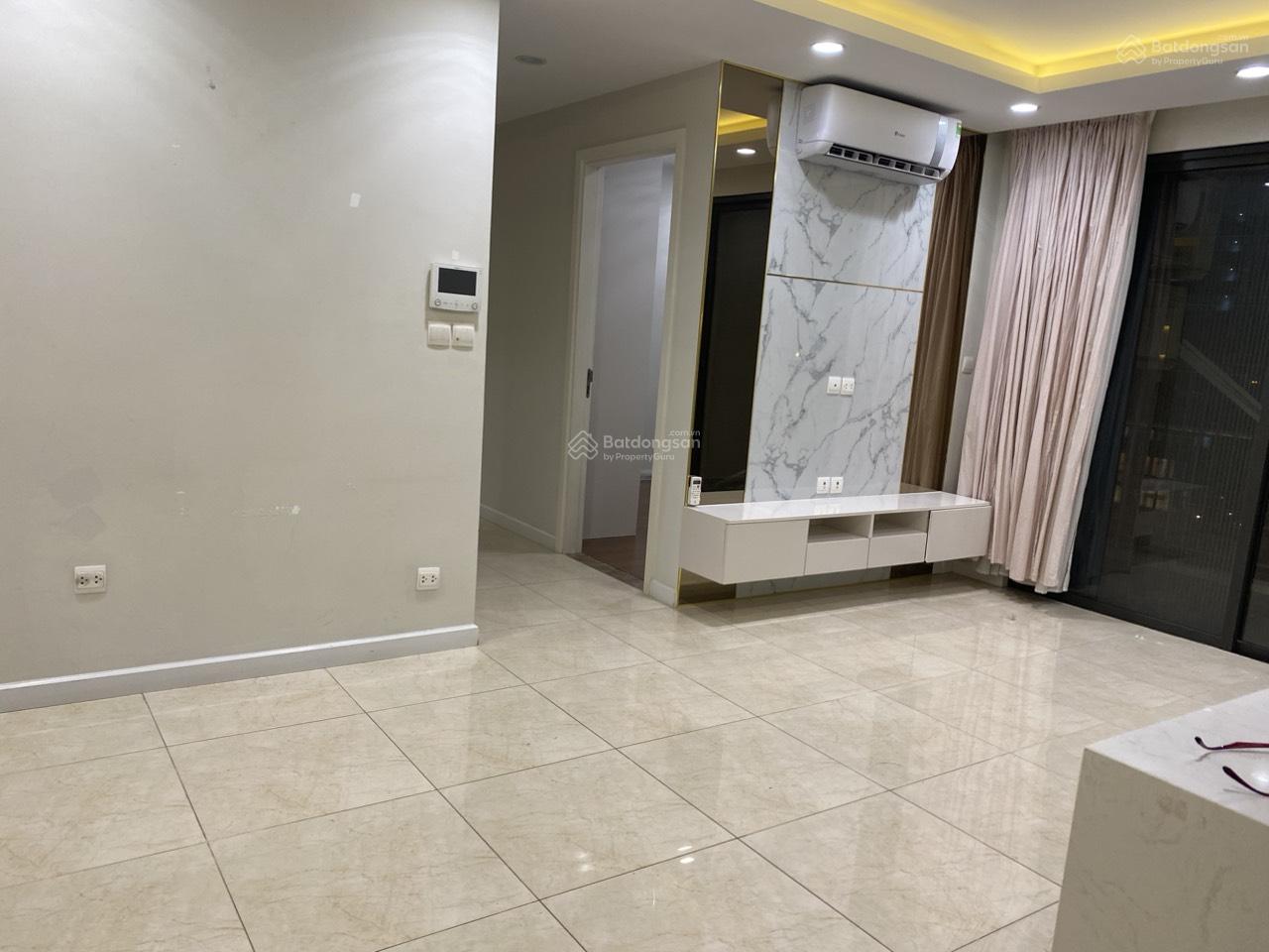 Cho thuê CHCC Vinhomes D'Capitale, 100m2, 3 phòng ngủ, nội thất cơ bản, giá: 20tr/th. ưu tiên VP