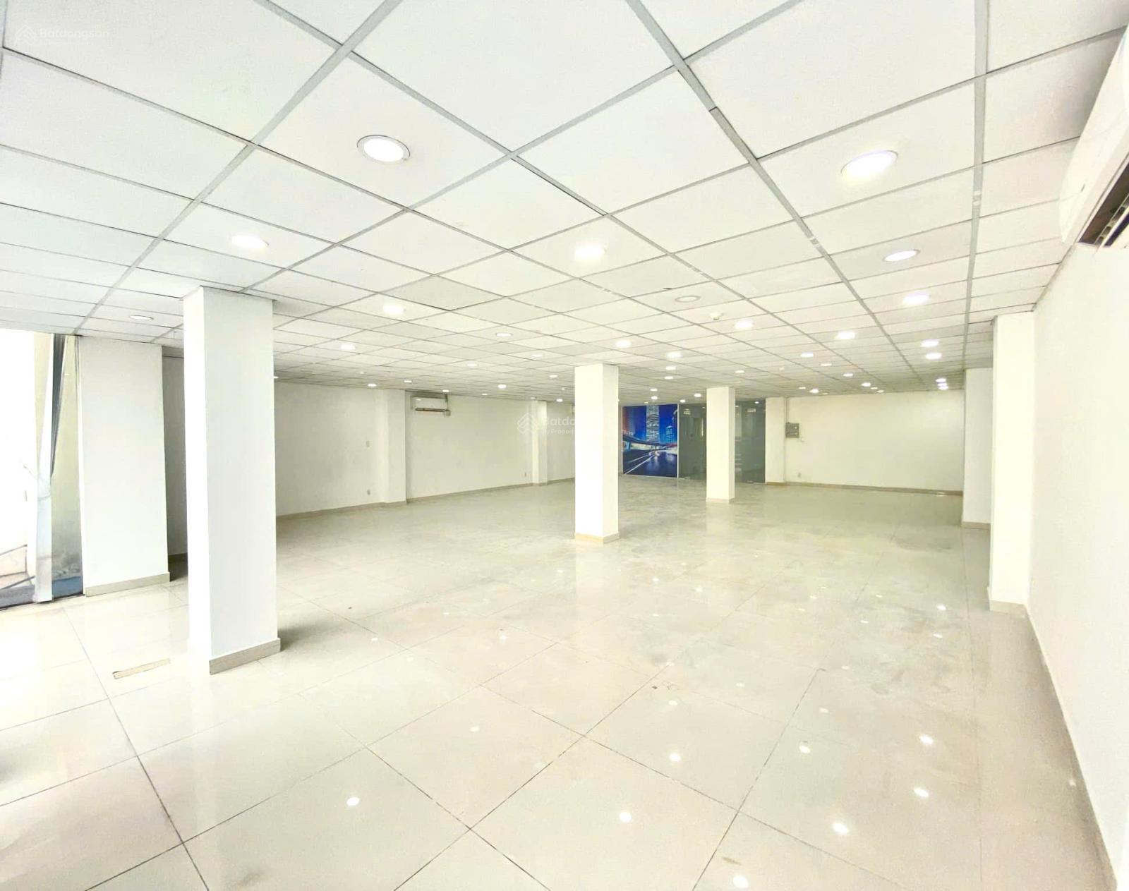 Cho thuê văn phòng sàn 154m2 view kính sáng tại Nguyễn Xí - Bình Thạnh