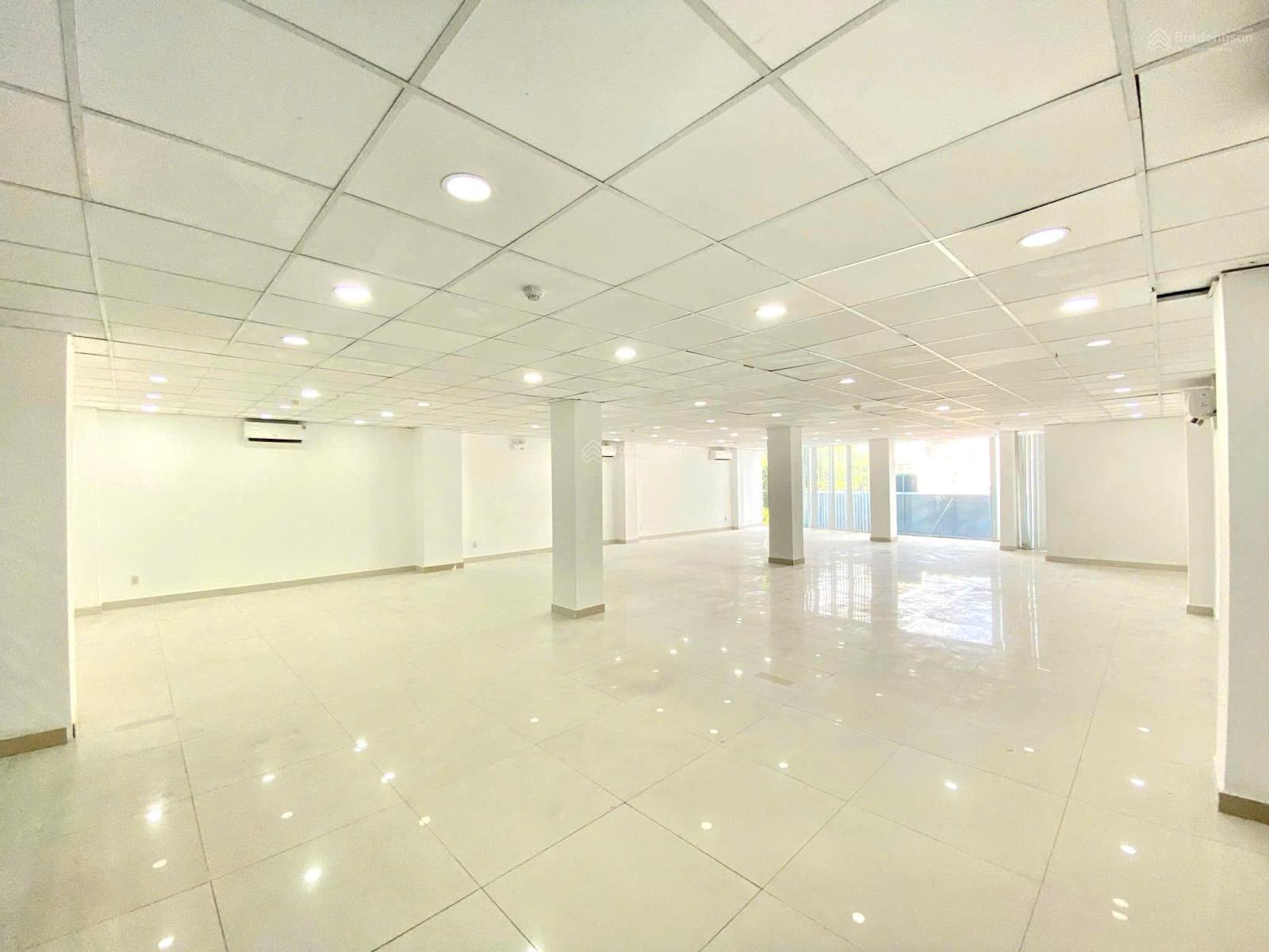 Cho thuê văn phòng sàn 154m2 view kính sáng tại Nguyễn Xí - Bình Thạnh