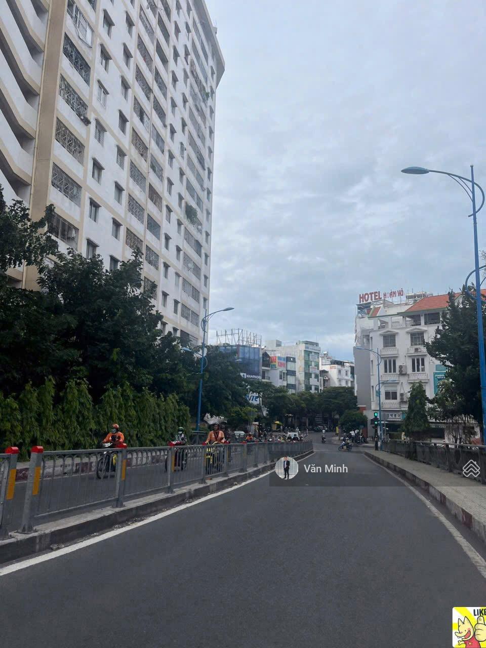 Bán chung cư Miếu Nổi 18 tầng 37 Đường Vũ Huy Tấn Phường 3 Bình Thạnh 63m2 2PN 1WC tầng 8