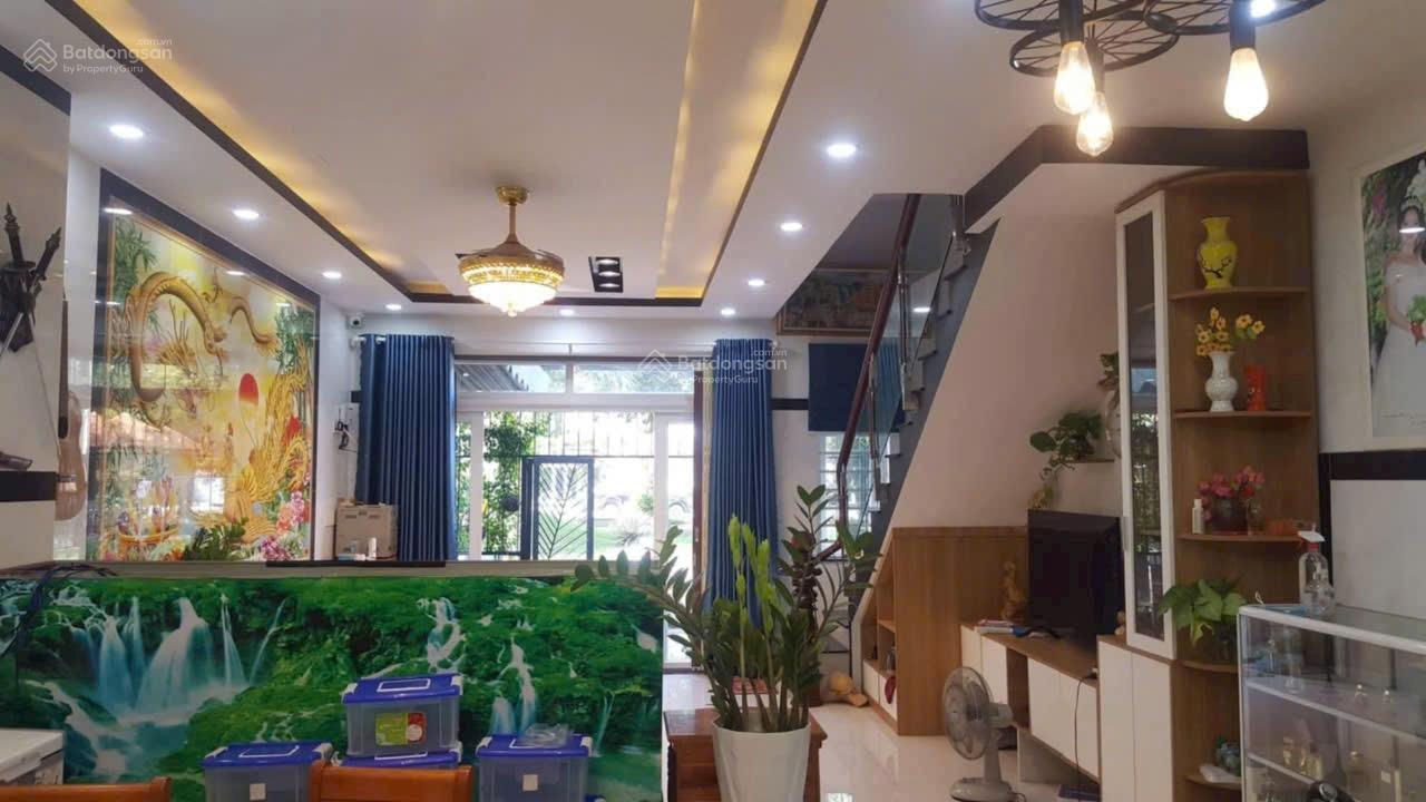 Kẹt tiền bán gấp nhà phố khu cao cấp