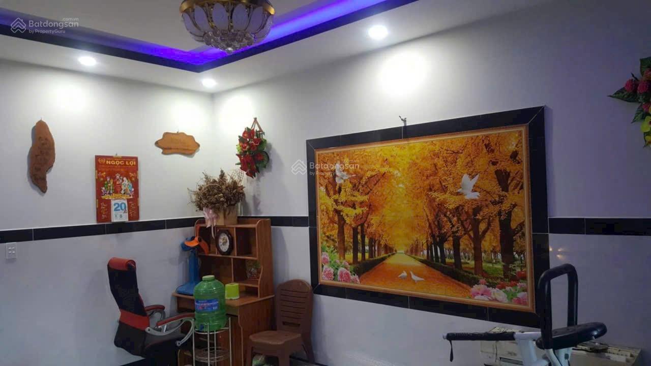 Kẹt tiền bán gấp nhà phố khu cao cấp