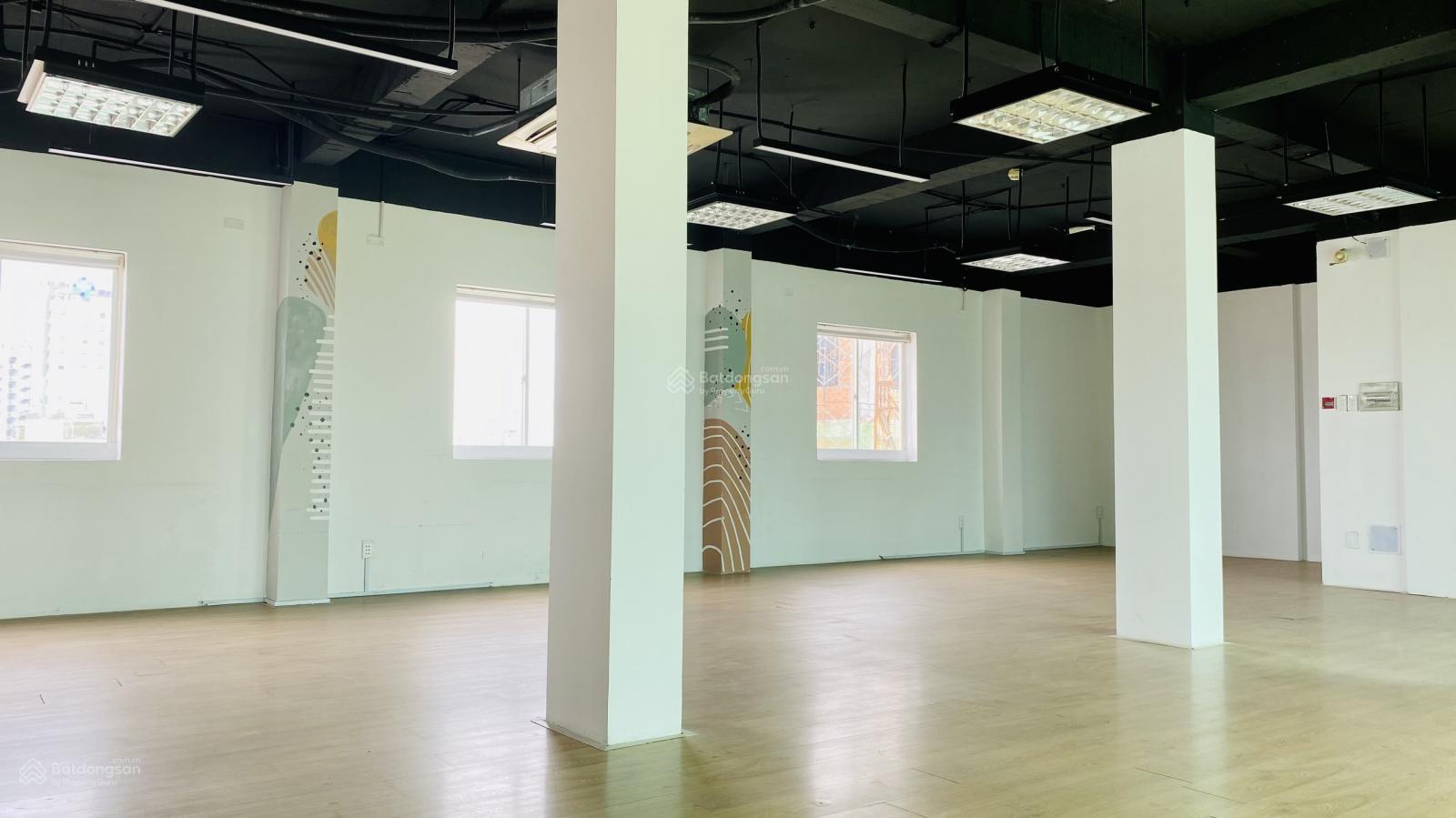 Cho thuê văn phòng mặt tiền đường Điện Biên Phủ, DT 130m2 giá 25 triệu LH 0933 510 ***