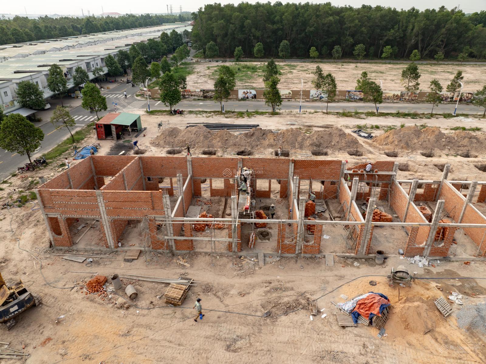 Bán đất Bàu Bàng, Bình Dương, sổ hồng sẵn, có nhà cấp 4, tiện kinh doanh
