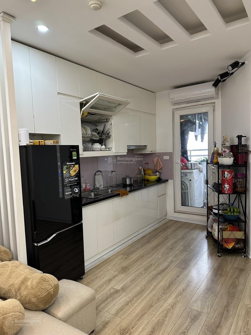 Cần cho thuê 02 căn hộ chung cư KĐT mới Nghĩa Đô DT: 50m2, 1PN full nội thất đẹp, CB, giá 8tr/tháng