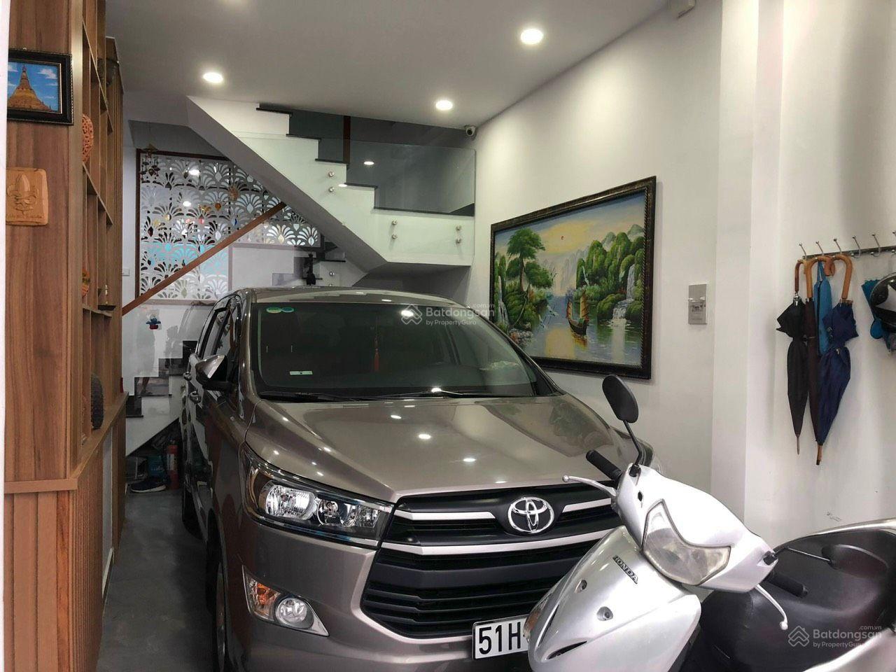 Duy nhất 1 căn nhà ngang 6m, 80m2. Hẻm nhựa. Có gara xe hơi. Chủ xây ở rất kiên cố, 4PN, 5WC