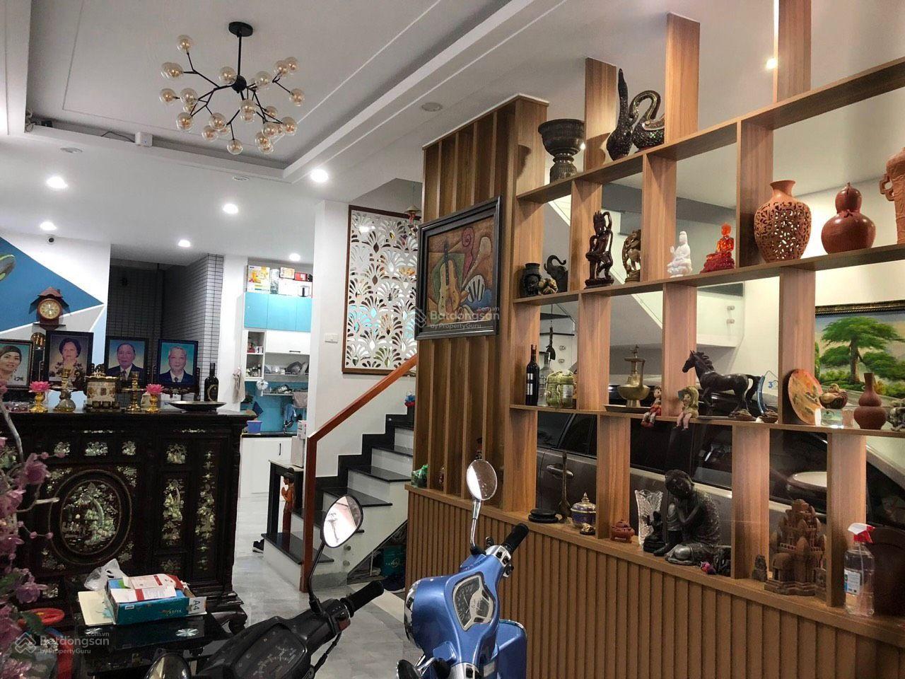 Duy nhất 1 căn nhà ngang 6m, 80m2. Hẻm nhựa. Có gara xe hơi. Chủ xây ở rất kiên cố, 4PN, 5WC