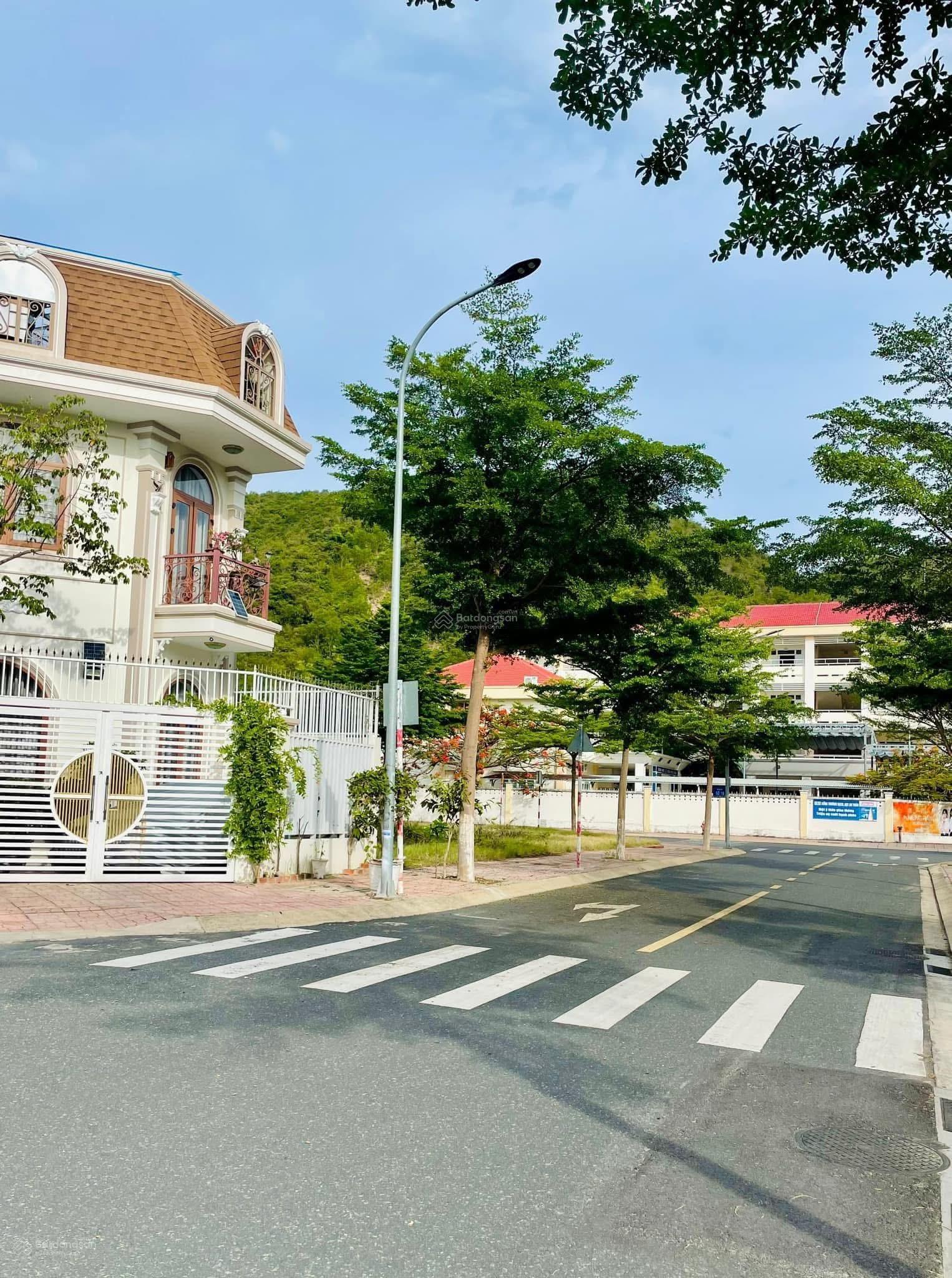 Lô góc KĐT Mipeco - Vĩnh Nguyên, Nha Trang gần biển, gần đường Trần Phú 163.9m2, ngang 8m