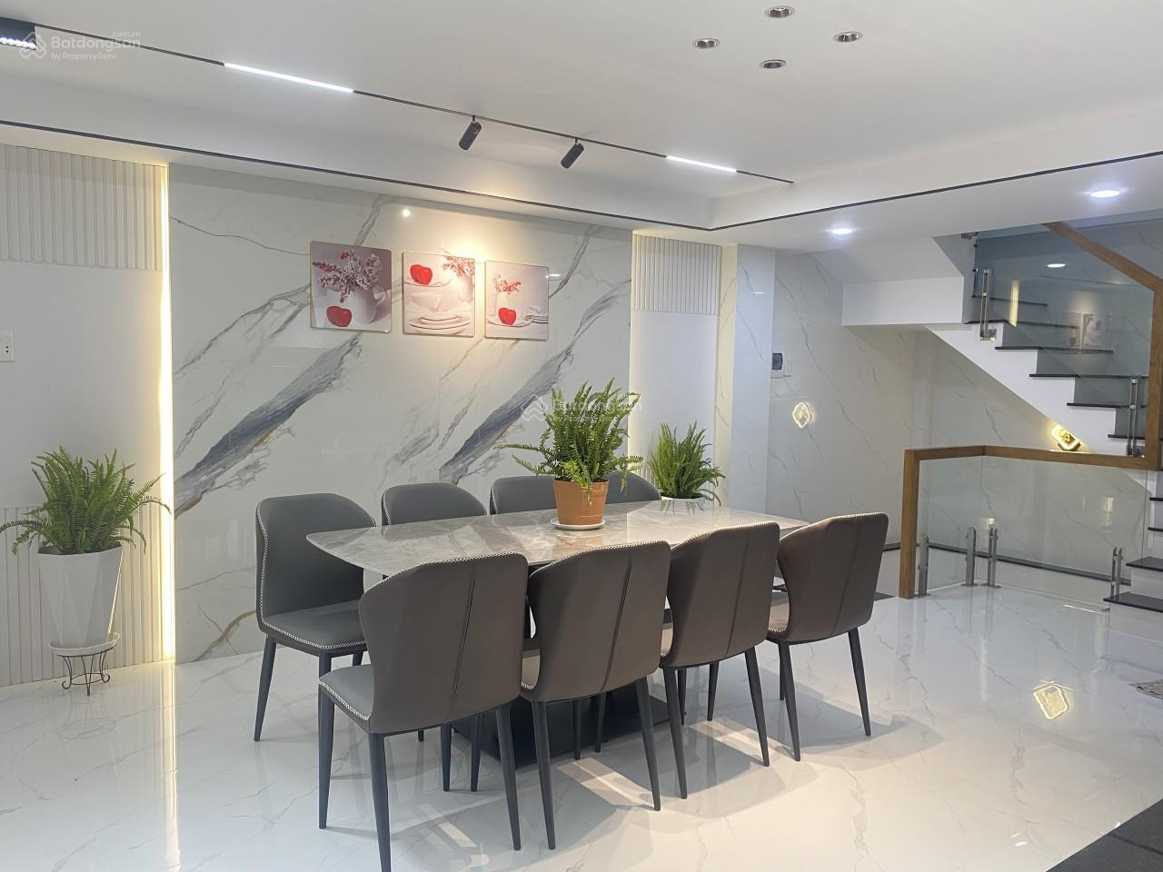 Bán building MT giá hẻm chỉ 130tr/m2= 39 tỷ (308m2 đất)! MT đường Đồng Đen, TB, 0941 732 *** Cherry