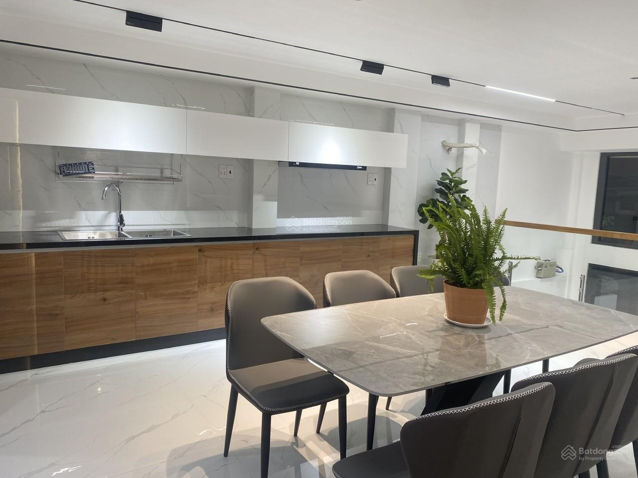 Bán building MT giá hẻm chỉ 130tr/m2= 39 tỷ (308m2 đất)! MT đường Đồng Đen, TB, 0941 732 *** Cherry