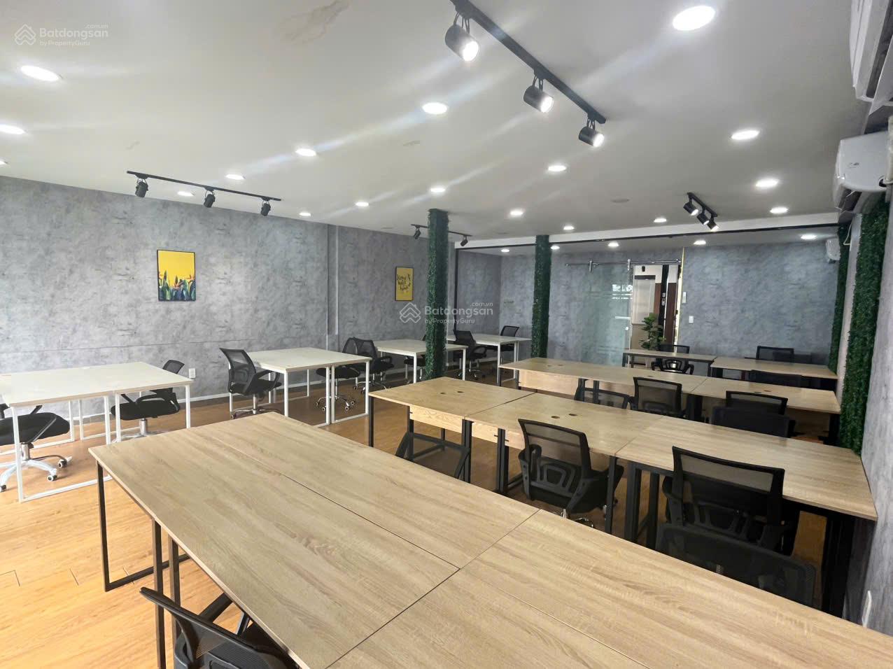 Cần cho thuê nguyên sàn 150m2 full nội thất, pantry, phòng họp, phòng ngủ Quận 3 - LH 0906 970 *** Cần cho thuê nguyên sàn 150m2 full nội thất, pantry, phòng họp, phòng ngủ Quận 3 - LH 0906 970 ***