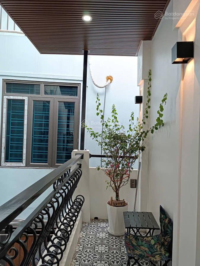 Vượt trội, nhà mặt ngõ Cầu Giấy 5 tầng, mặt tiền đến 4 m, 7.2 tỷ, xem ngay đi