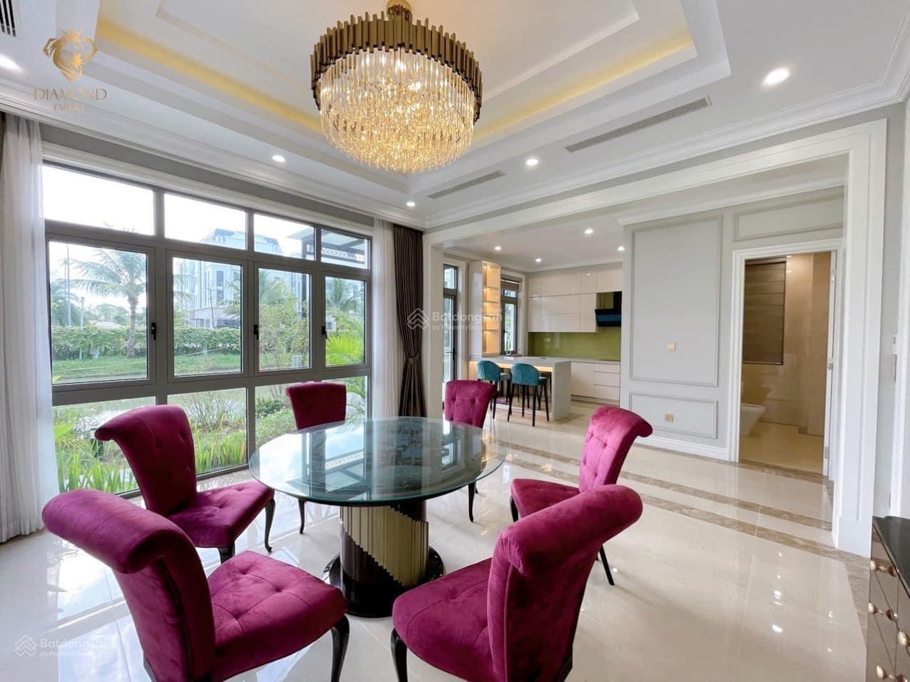 Cho thuê BT 400m2, cạnh hồ điều hòa Vinhomes Harmony, 05PN, nội thất nhập khẩu, giá 60 tr/th