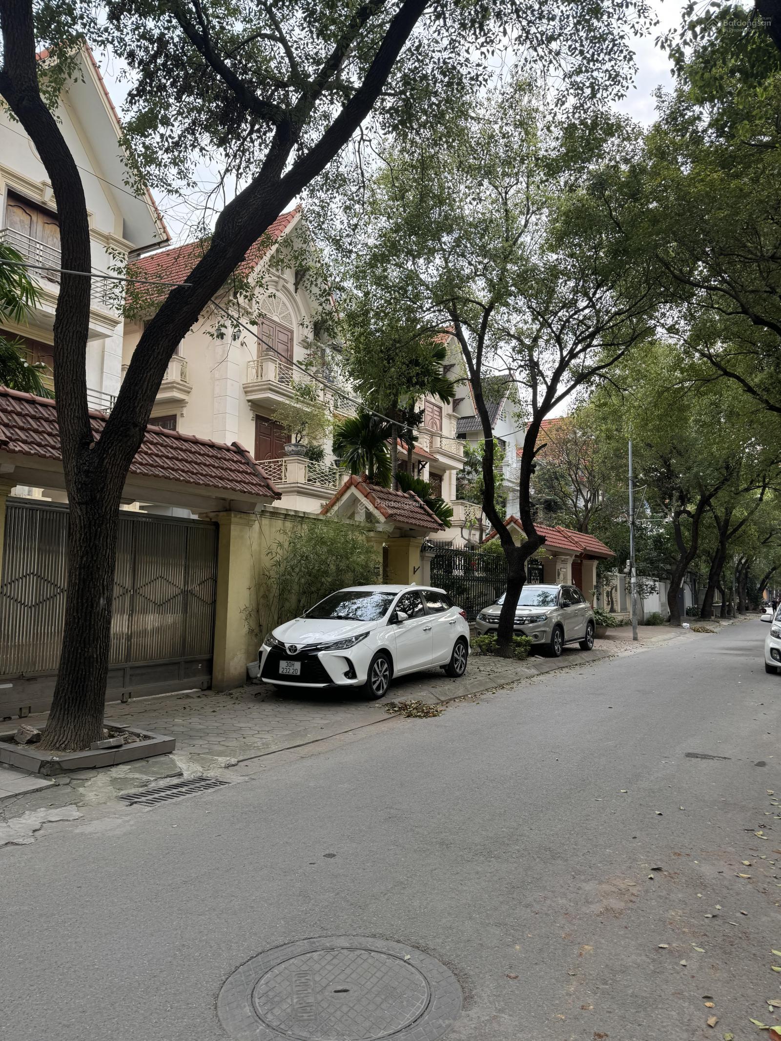 Cần bán biệt thự Xa La Hà Đông, DT 230m, giá 250 tr/m2. LH Kiều Thuý 0949 170 ***