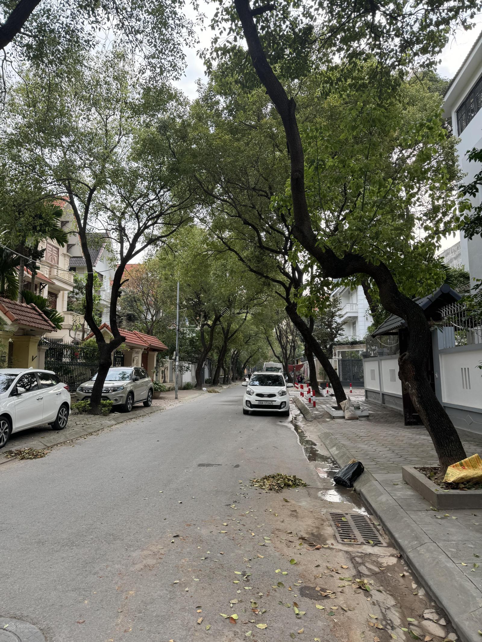 Cần bán biệt thự Xa La Hà Đông, DT 230m, giá 250 tr/m2. LH Kiều Thuý 0949 170 ***