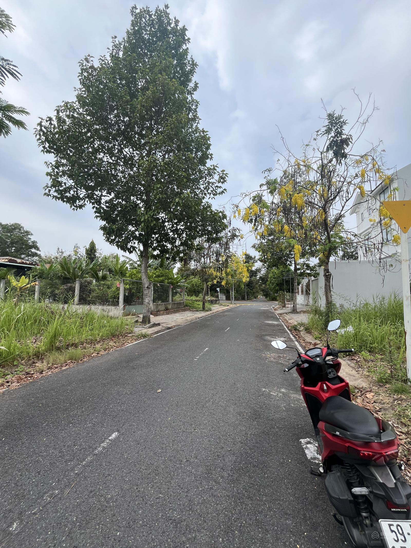 Nền biệt thự song lập 200m2, giá tốt nhất 52 triệu /m2 có sổ đỏ, LH Tuấn 0939 386 ***