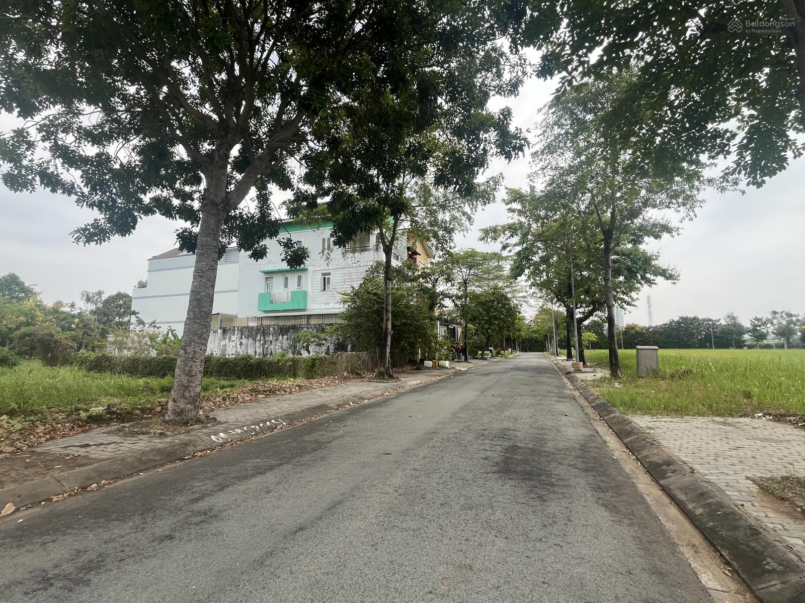 Nền biệt thự song lập 200m2, giá tốt nhất 52 triệu /m2 có sổ đỏ, LH Tuấn 0939 386 ***