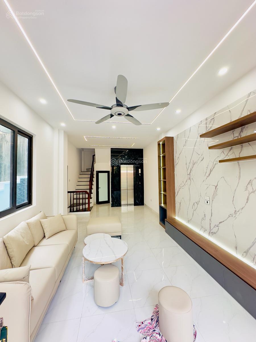 Có 1 0 2! Lô góc Ngọc Khánh, nhà đẹp thang máy xịn sò, ngõ 3 gác thông, vài chục m ra phố. 42m2*5T Có 1 0 2! Lô góc Ngọc Khánh, nhà đẹp thang máy xịn sò, ngõ 3 gác thông, vài chục m ra phố. 42m2*5T