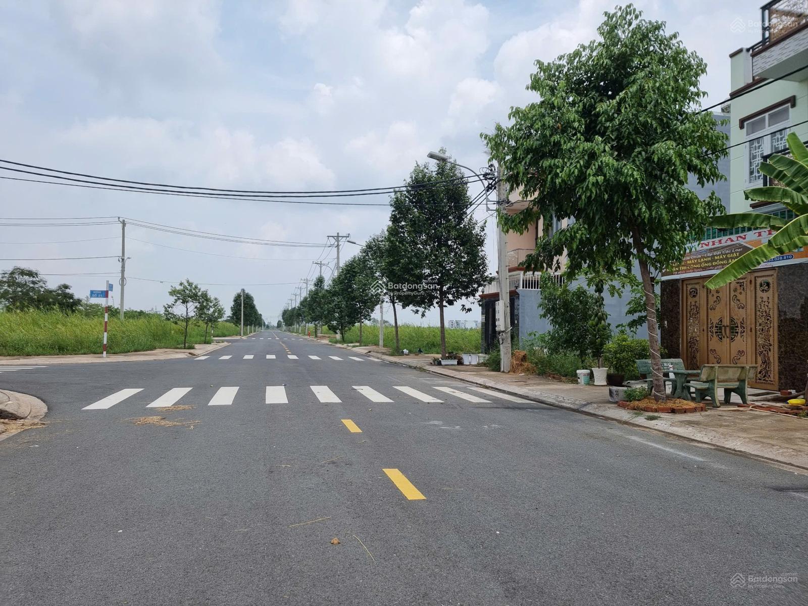 Cần bán 1 nền view công viên KDC Sài Gòn Village-Long Hậu. 2tỷ070. (không vướng cống không ngã 3)