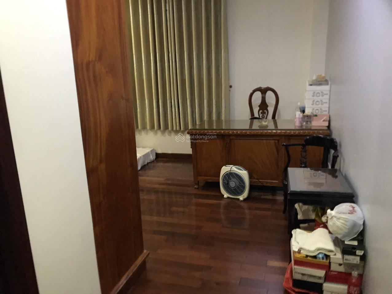 Cần bán nhà KDC Him Lam 6A. DT 100m2, 1 trệt 3 lầu, nhà mới đẹp. Giá 16,4 tỷ. LH E Duyên 0901 023 ***