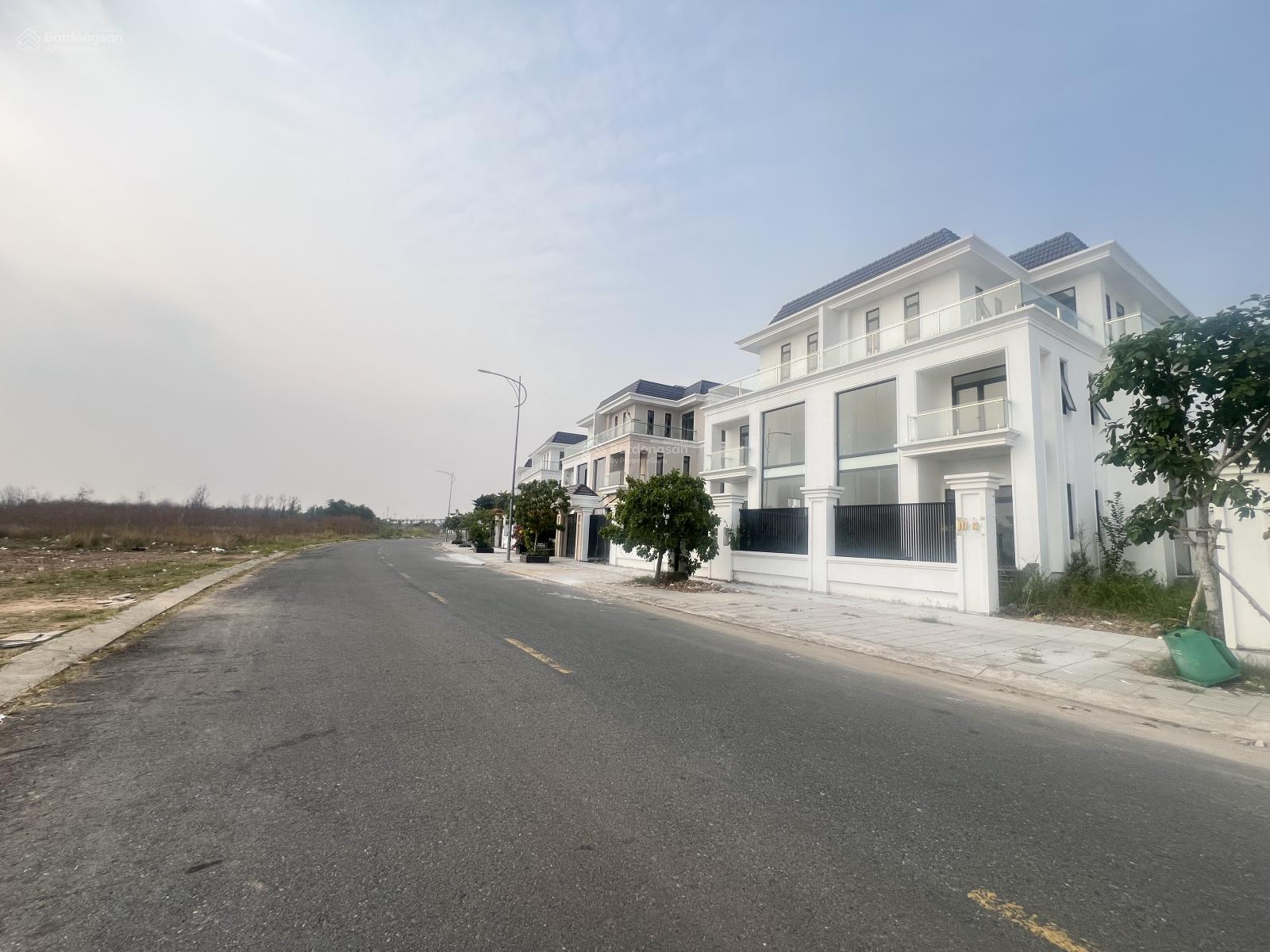 Bán biệt thự mặt biển khu đô thị Tây Bắc, tp Rạch Giá, Kiên Giang. Đối diện quảng trường biển