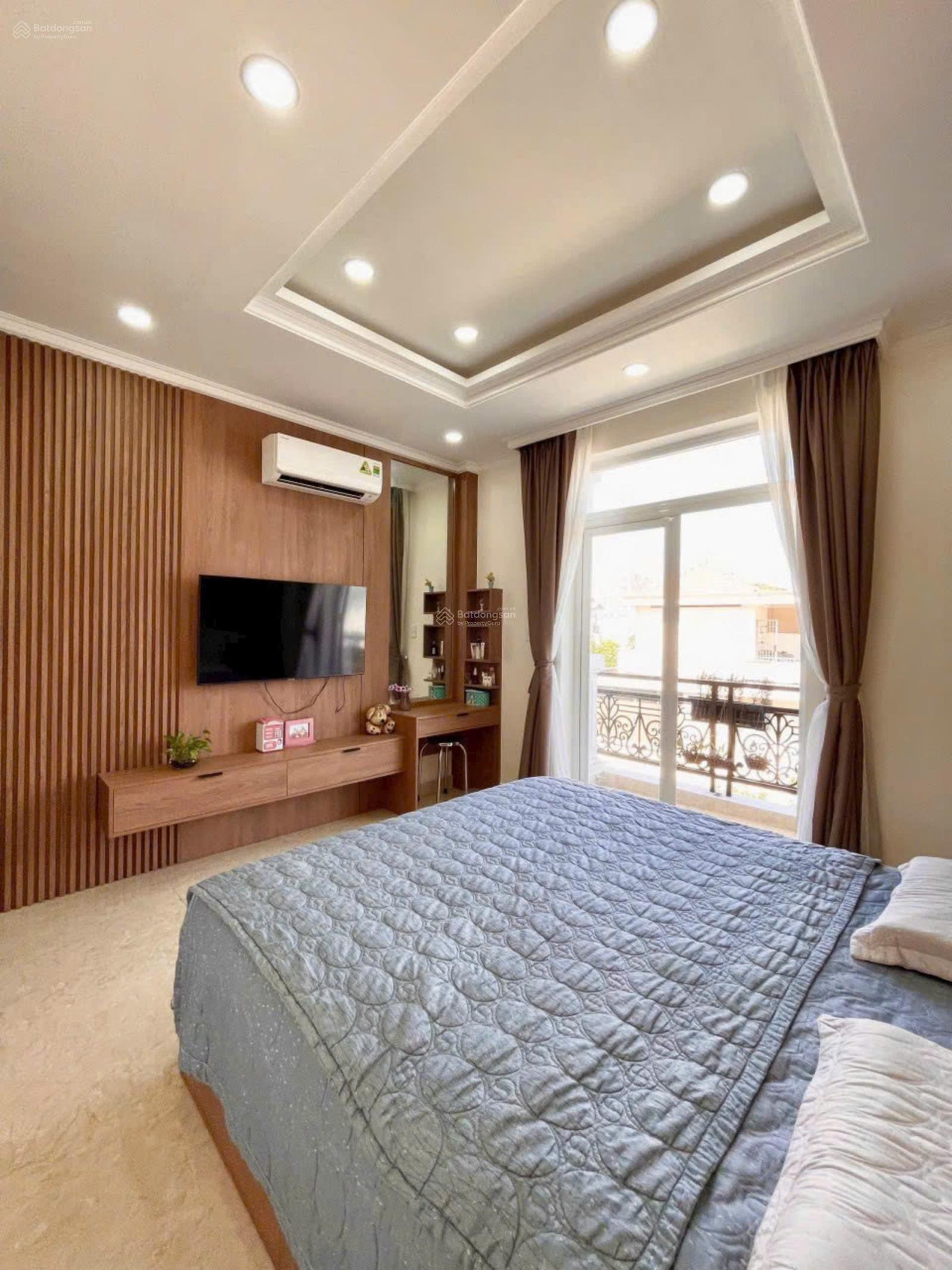 Nhà 5*18m2. đường nhựa rộng 10m. Giá 8 tỷ hơn. Ngay Phạm Văn Đồng
