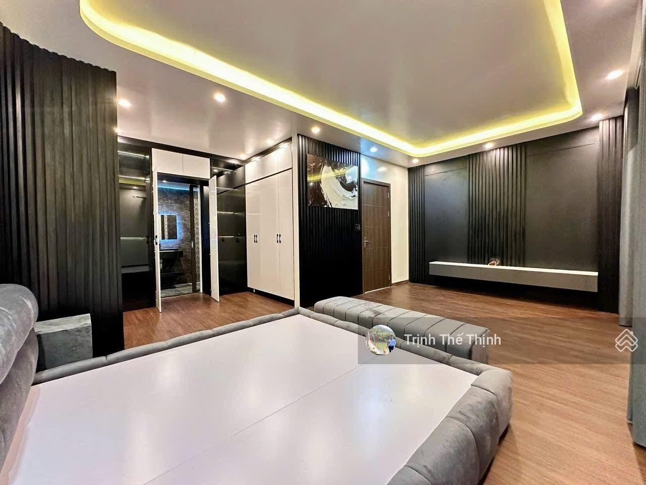 Bán nhà riêng 52m2 lô góc full nội thất phố Hoàng Quý - Chùa Hàng