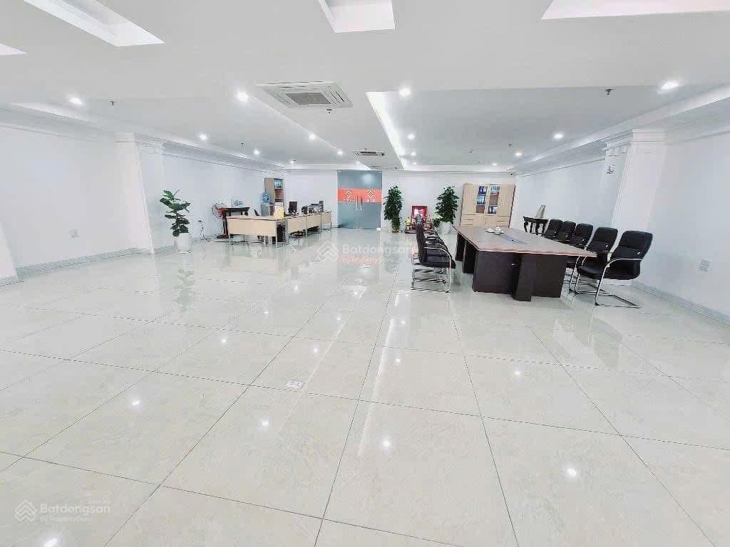 Phố Hoàng Quốc việt - Mặt tiền rộng 12m - Phù hợp xây toà nhà - Giá hợp lý 71 tỷ