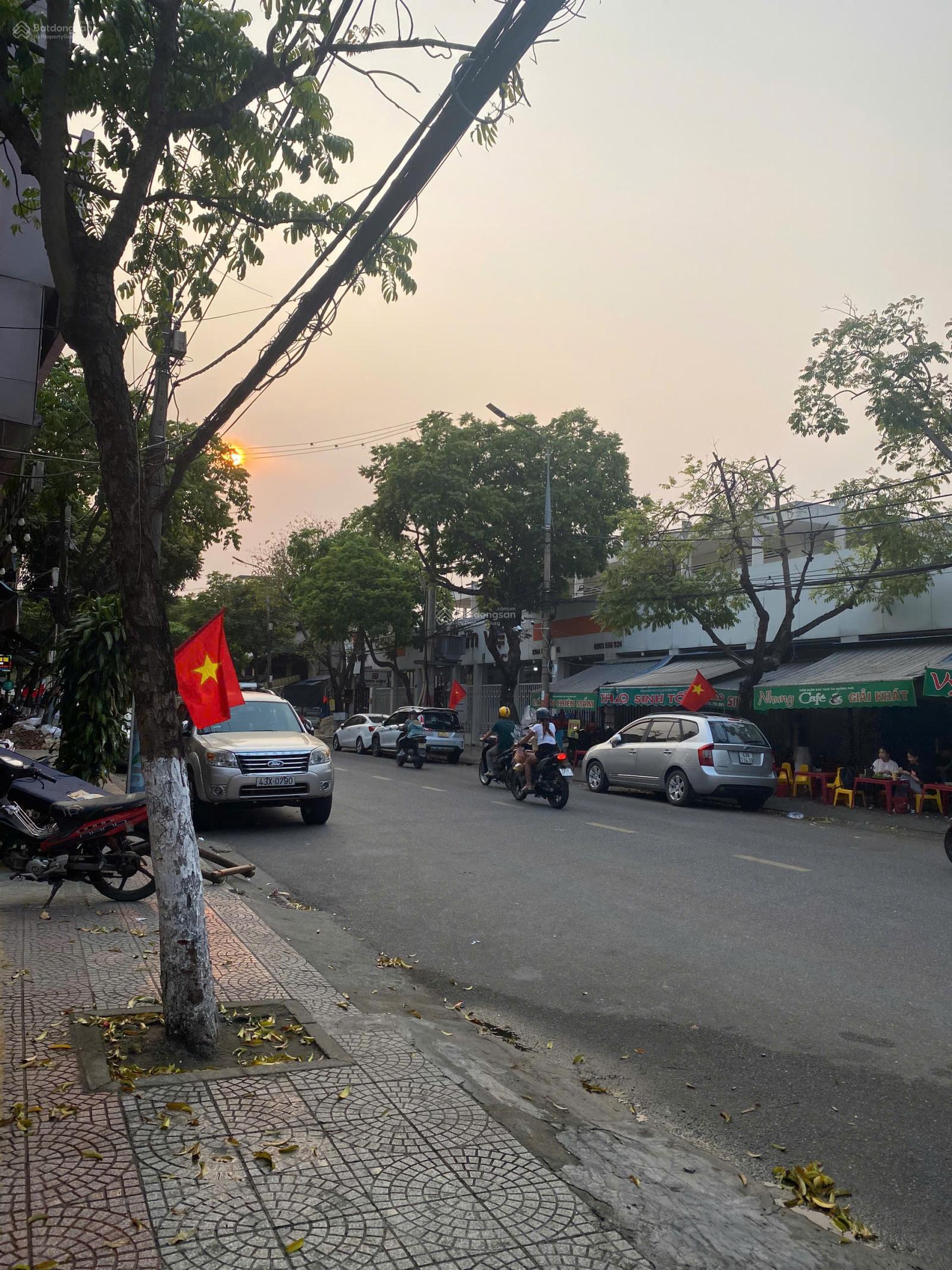 Cần bán nhà mặt tiền Tôn Đức Thắng - Diện tích khủng