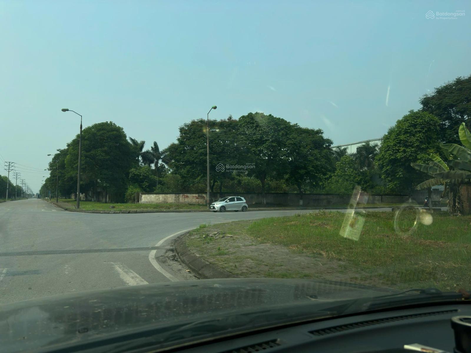 Bán dt 4ha có 2ha nhà xưởng đang cho dòng tiền hơn 1 tỷ . Bán dt 4ha có 2ha nhà xưởng đang cho dòng tiền hơn 1 tỷ .