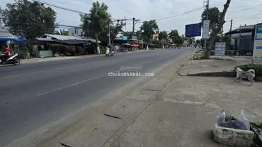 Bán 4000m2 có nhà 300m2 thổ. Cách QL 50 200m. Giá 16.8 tỷ TL. Cần Giuộc, Long An