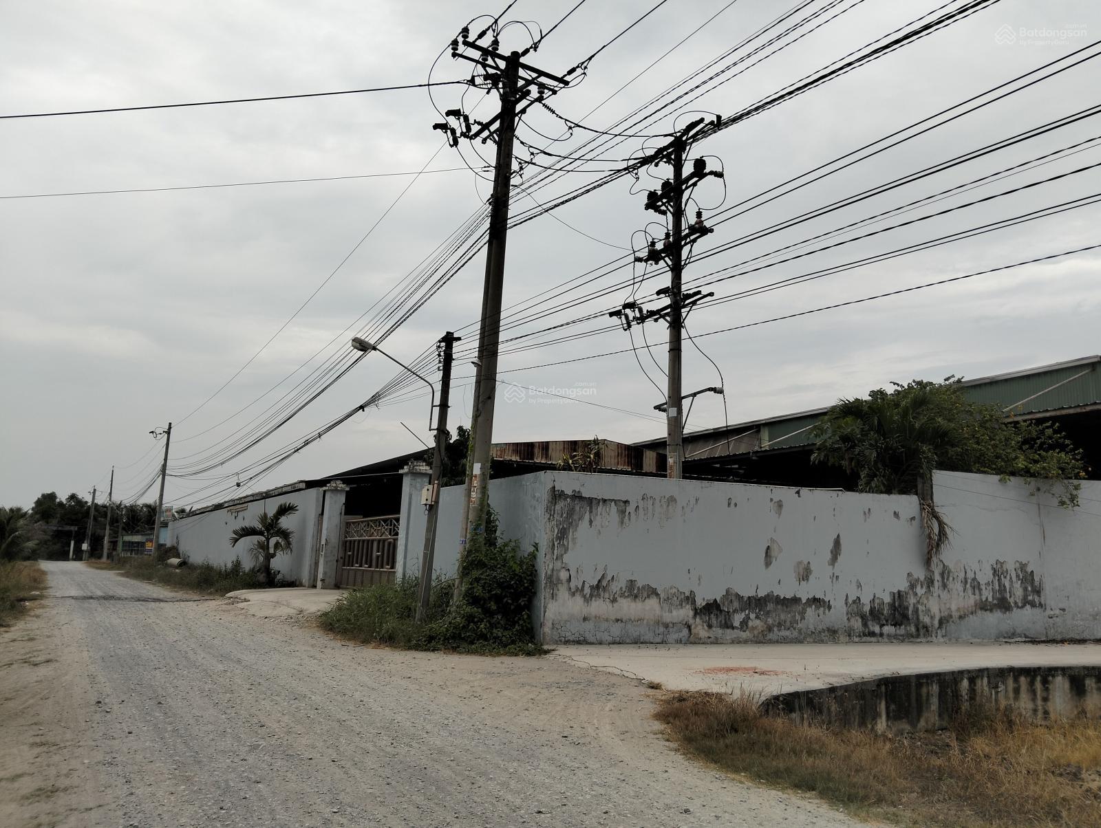 Nhà xưởng 3600m2 full đất thổ cư giá rẻ