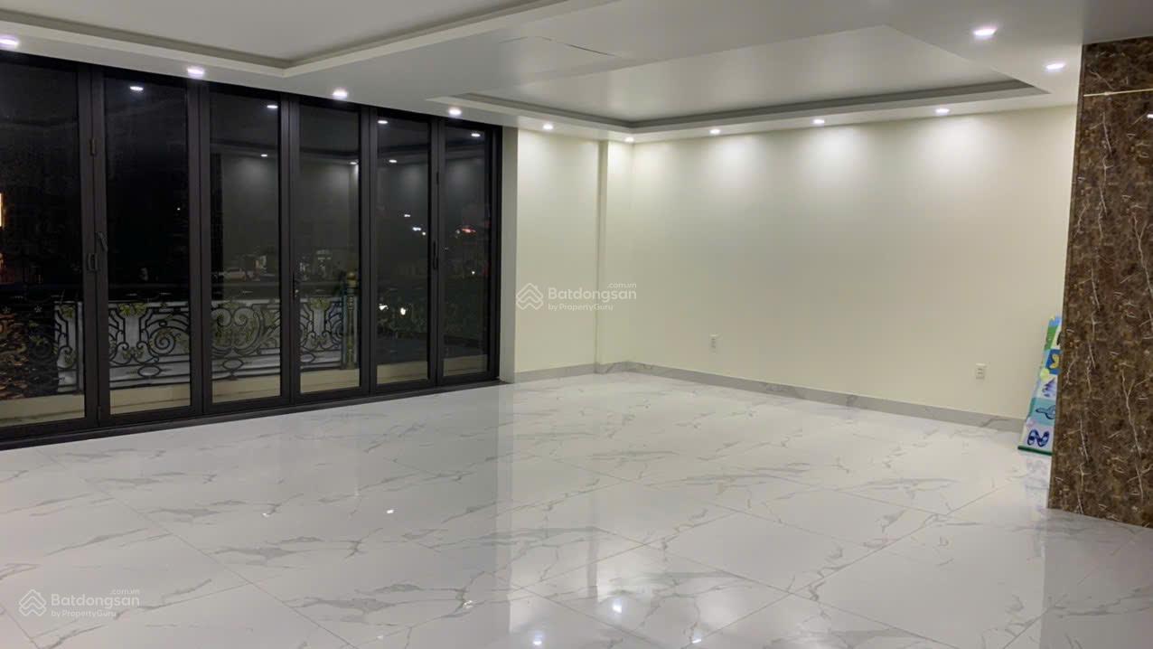 Cho thuê nhà mặt đường phố đi bộ Thế Lữ, mặt tiền 10m, DT 170m2, nhà 5 tầng thông sàn có thang máy