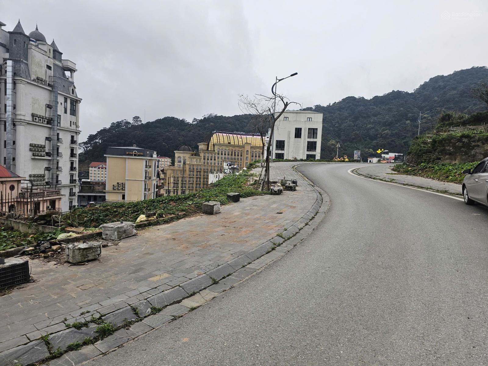 Cần bán gấp lô đất 451m2 x 21m mặt tiền, giá cực rẻ chỉ 26 tỷ, tại thị trấn Tam Đảo, Vĩnh Phúc