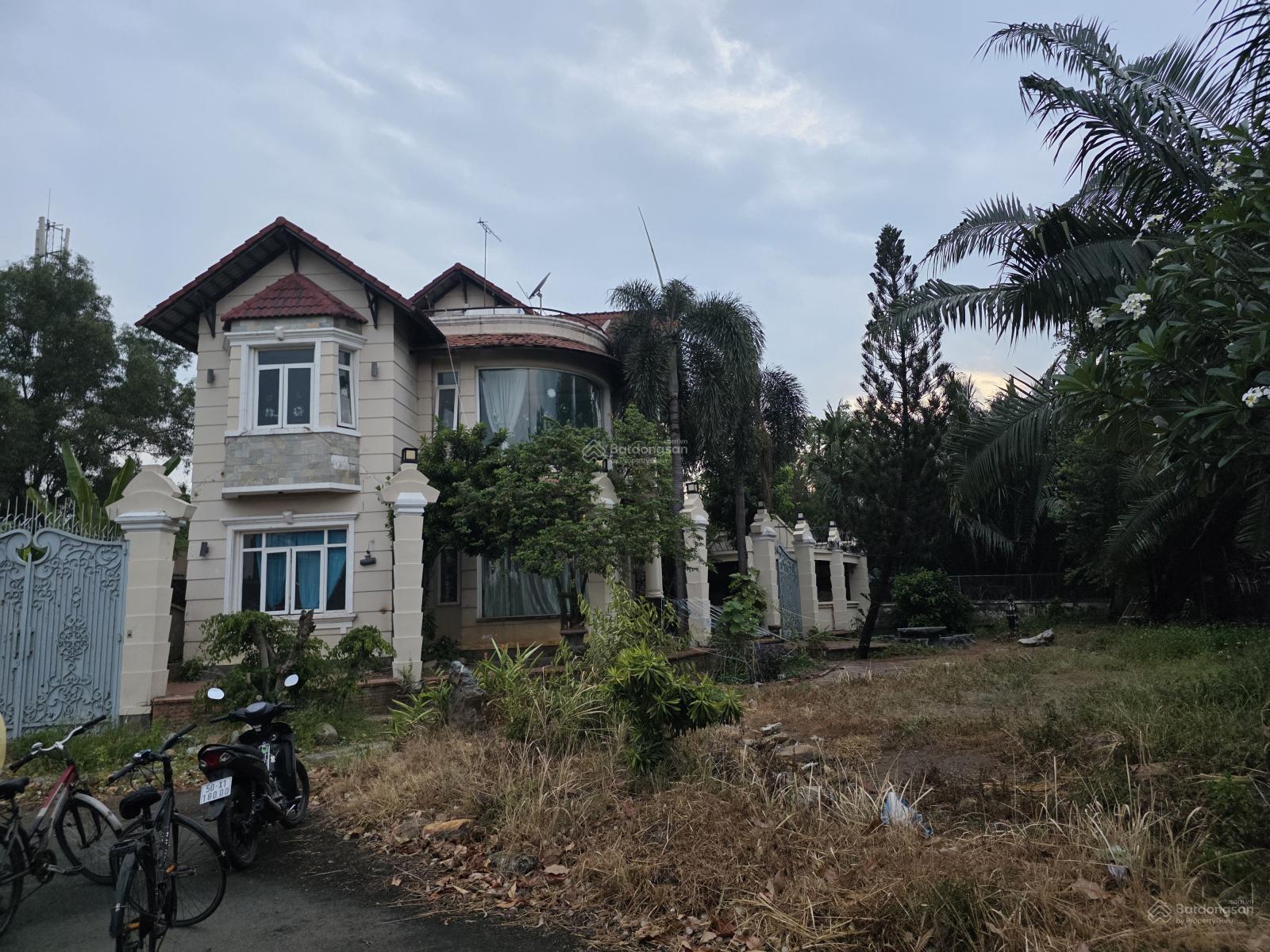 Cho thuê biệt thự view sông khu Villa Thiên Hà, 558 Bình Quới, P28, Bình Thạnh, 25 tr/tháng Cho thuê biệt thự view sông khu Villa Thiên Hà, 558 Bình Quới, P28, Bình Thạnh, 25 tr/tháng