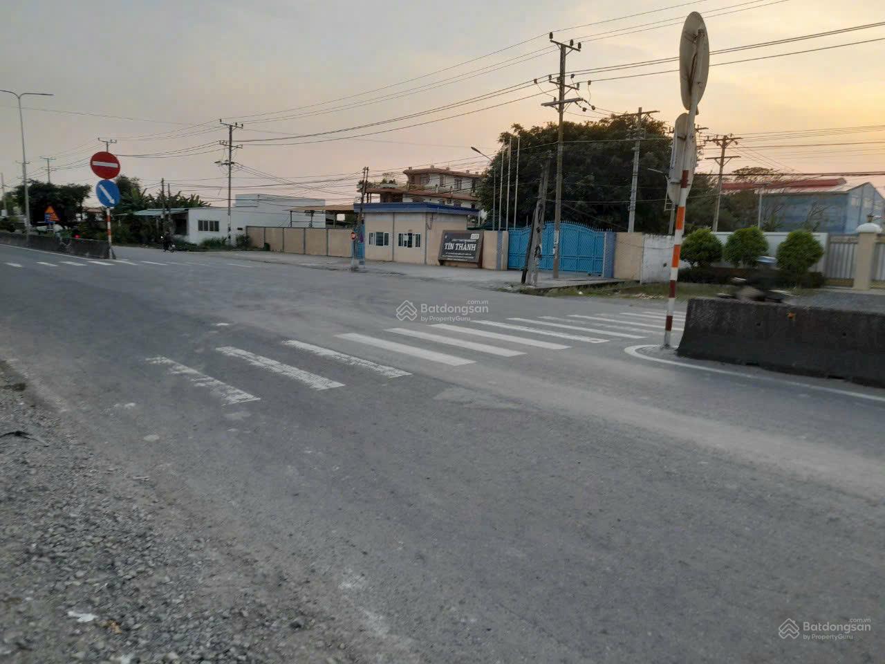 Chủ cần bán đất thổ cư và vườn Mt Đt 824, làm nhà xưởng Cty kho bãi  Bến Lức tỉnh Long An